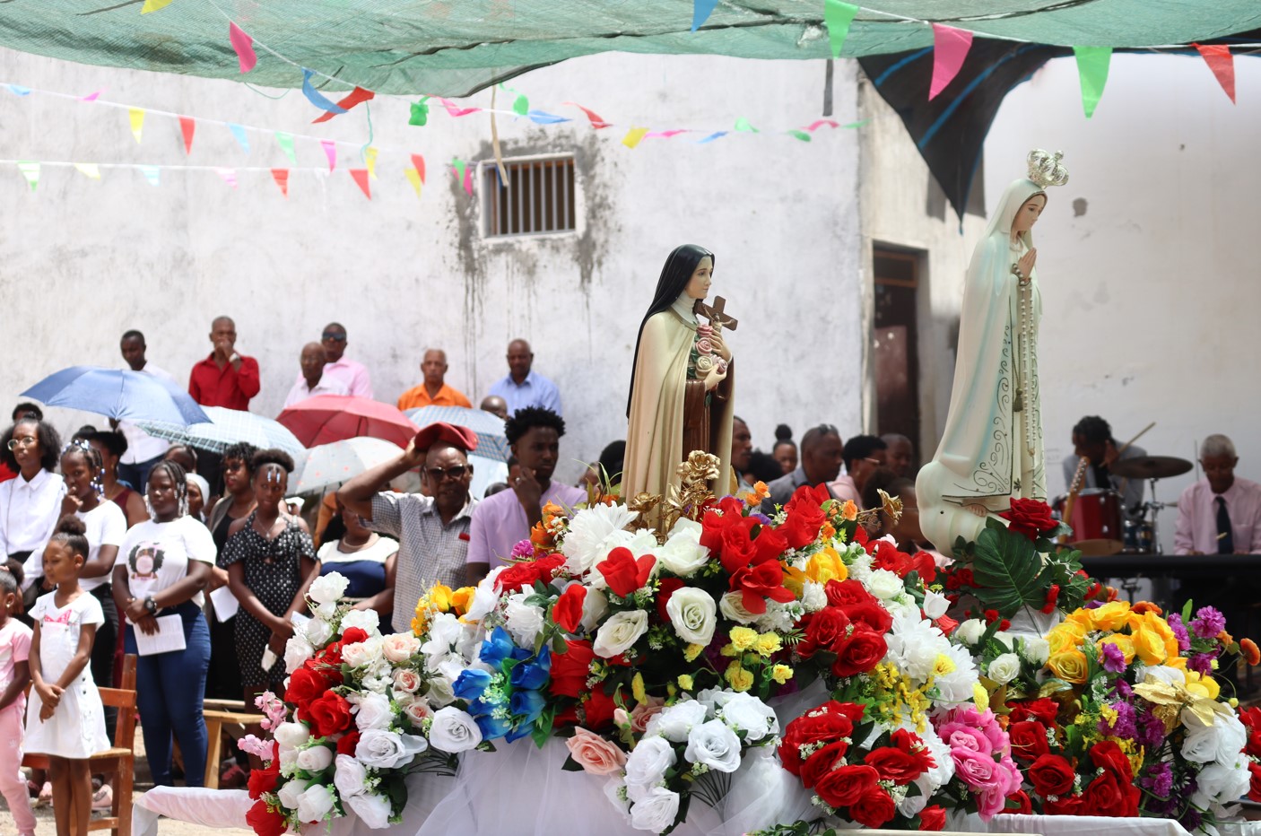 Comunidade de Safende Celebra Festa de Santa Teresinha do Menino Jesus