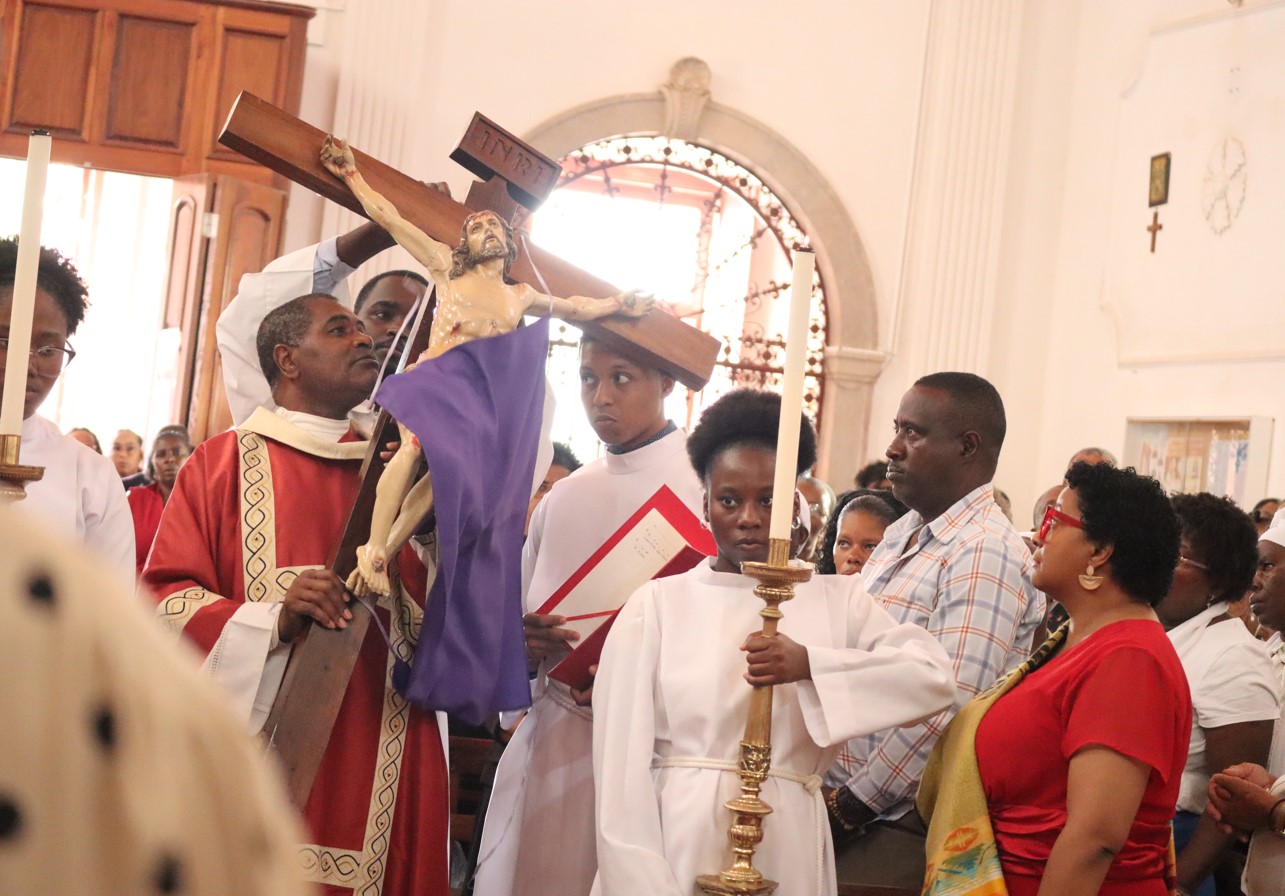 A Profunda Reflexão da Sexta feira Santa na Celebrando a Paixão e o Amor de Cristo 