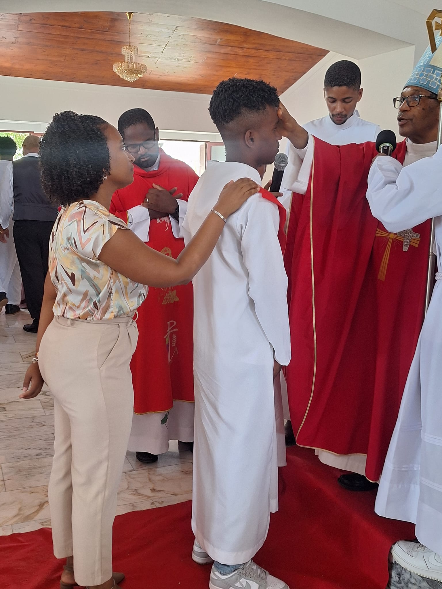 Crisma 2024 Nossa Senhora da Luz Maio