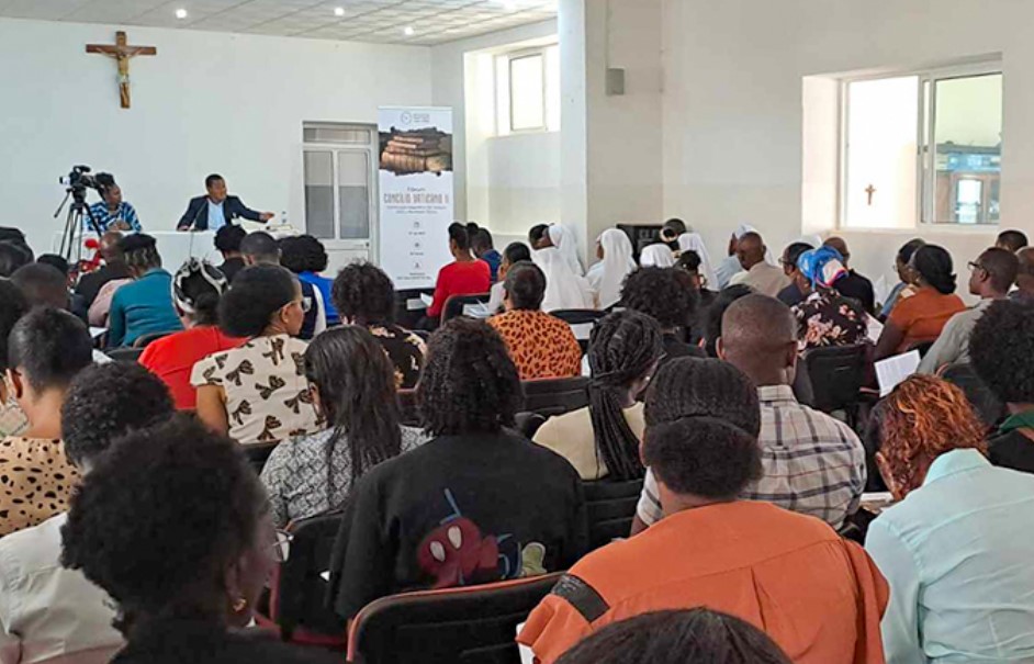 Paróquias da Vigararia de Santiago Norte em reflexão sobre Palavra Divina revelada nas Sagradas Escrituras