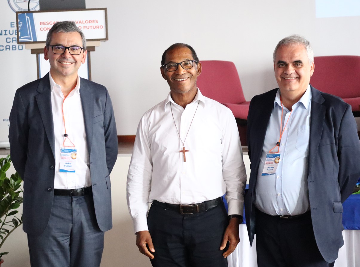 Reflexão sobre Política e Valores Cristãos Marca o Segundo Dia do Simpósio Internacional