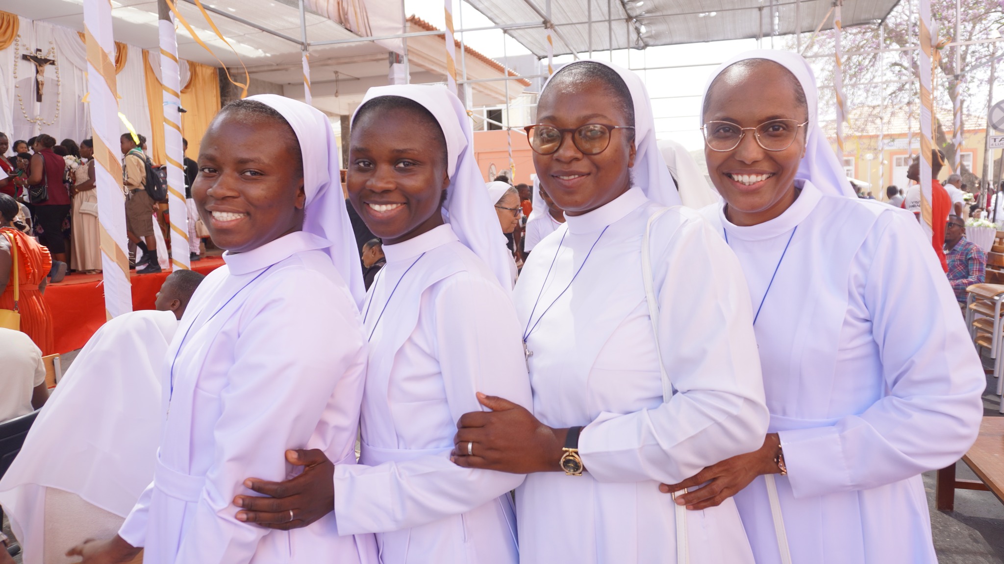 𝐔𝐦 𝐏𝐨𝐞𝐦𝐚 𝐚̀𝐬 𝐍𝐨𝐬𝐬𝐚𝐬 𝐂𝐨𝐧𝐬𝐚𝐠𝐫𝐚𝐝𝐚𝐬