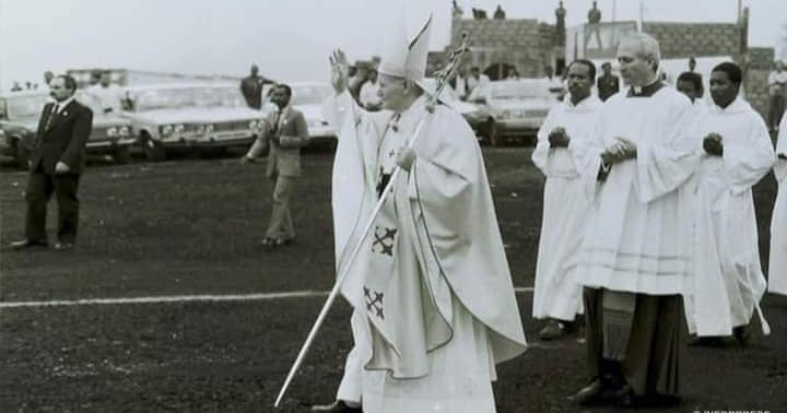 Há 35 anos Cabo Verde acolhia a visita histórica de São João Paaulo II