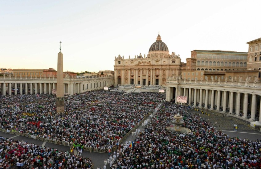 Jubileu dos Jovens tem início com Santa Missa e presença surpresa do Papa Leão XIV